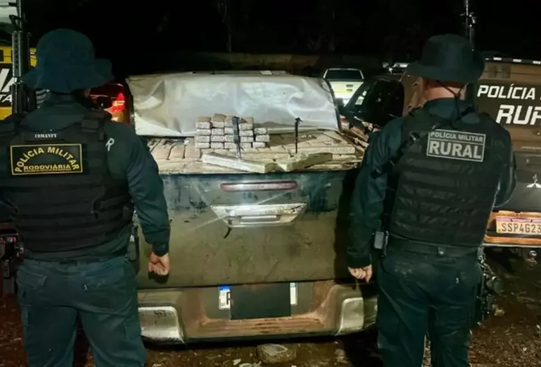 Caminhonete é encontrada capotada com duas toneladas de droga