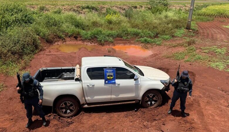 Veículo com registro de furto é localizado atolado em lavoura às margens da MS-386