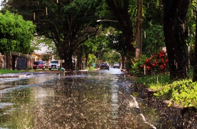 Dourados entra em alerta de chuvas intensas até sexta-feira