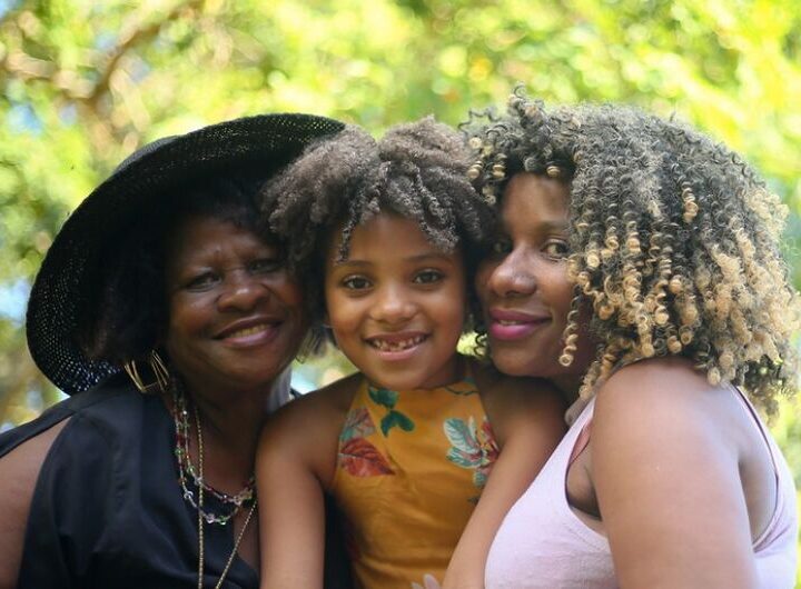 Lares chefiados por mulheres negras atingem menor índice de fome da história