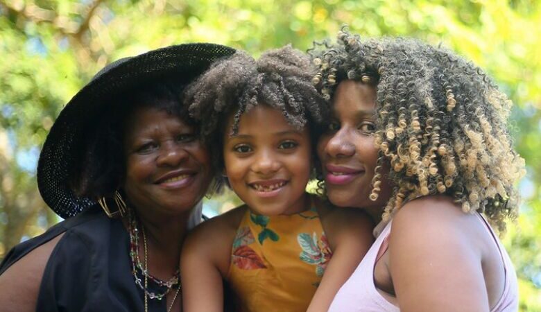 Lares chefiados por mulheres negras atingem menor índice de fome da história