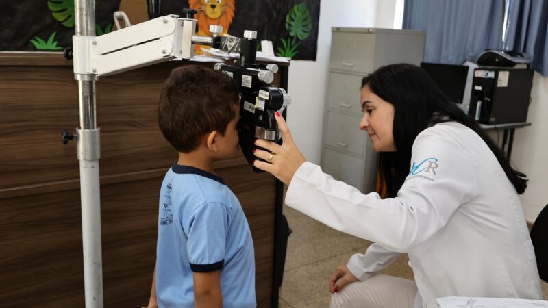 Prefeitura é parceira de programa que vai garantir óculos de grau gratuito à crianças