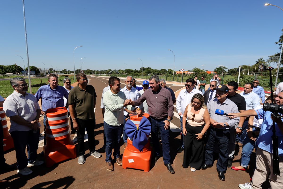 Prefeitura inicia obras de asfalto no Jardim Pelicano após 35 anos de espera