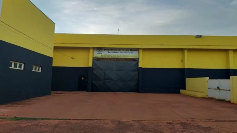Tumulto em presídio de Dois Irmãos do Buriti termina com um detento morto e oito feridos 