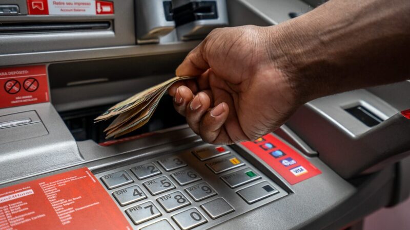 Servidores da Prefeitura de Dourados acordaram com salário de março na conta