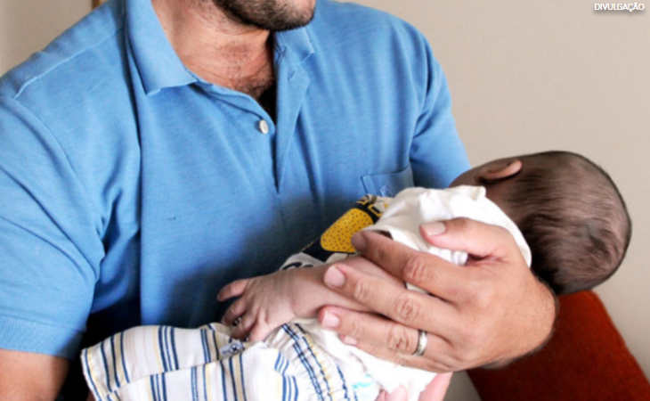 Senado aprova ampliação gradual da licença paternidade, que chegará a 20 dias