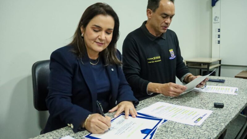 Gestão Adriane emprega esposa e filho de ex-presidente da Funesp com salário de até R$ 6,5 mil