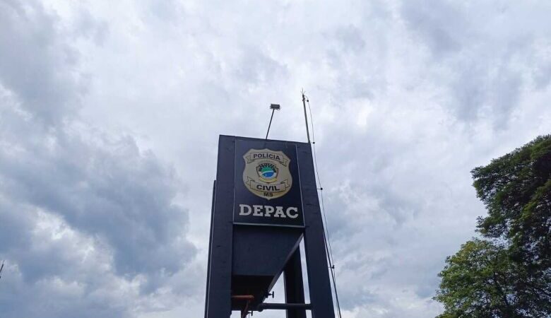 Jovem tem moto furtada em frente à UPA