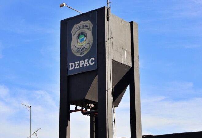 Colisão deixa mulher em estado grave e motorista é preso por embriaguez