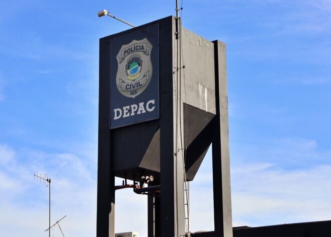 Colisão deixa mulher em estado grave e motorista é preso por embriaguez