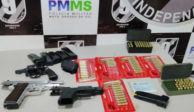 Sargento é preso com armas após agredir esposa em Dourados