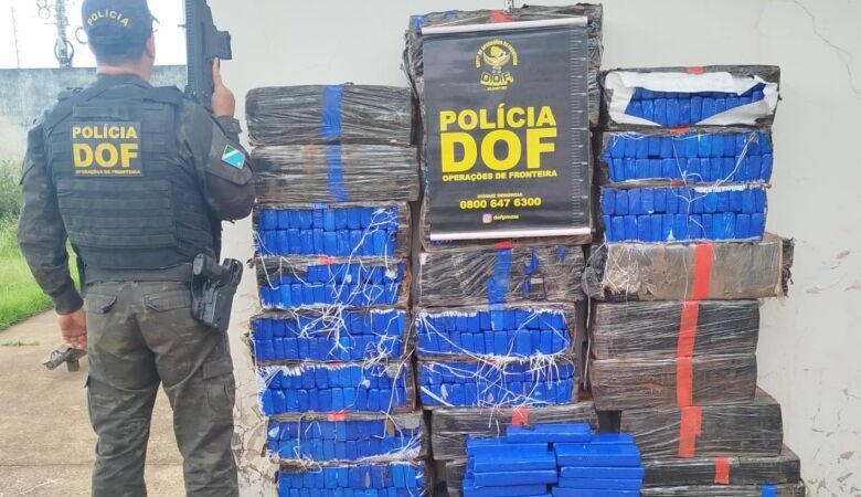 Traficante abandona carro lotado de droga e foge para mata após perseguição na BR-163