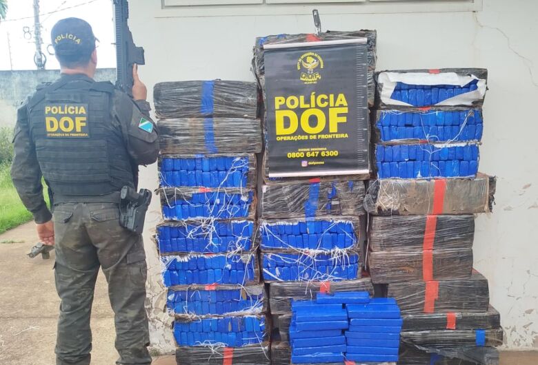 Traficante abandona carro lotado de droga e foge para mata após perseguição na BR-163