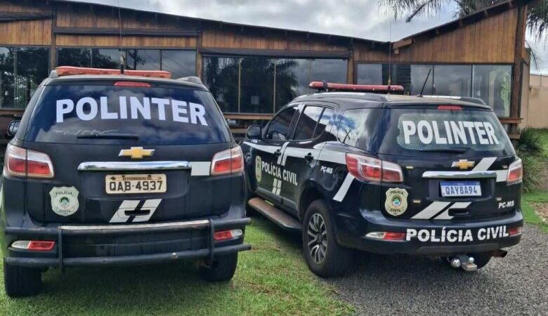 Mulher que decepou orelha de companheiro e jogou no lixo é presa