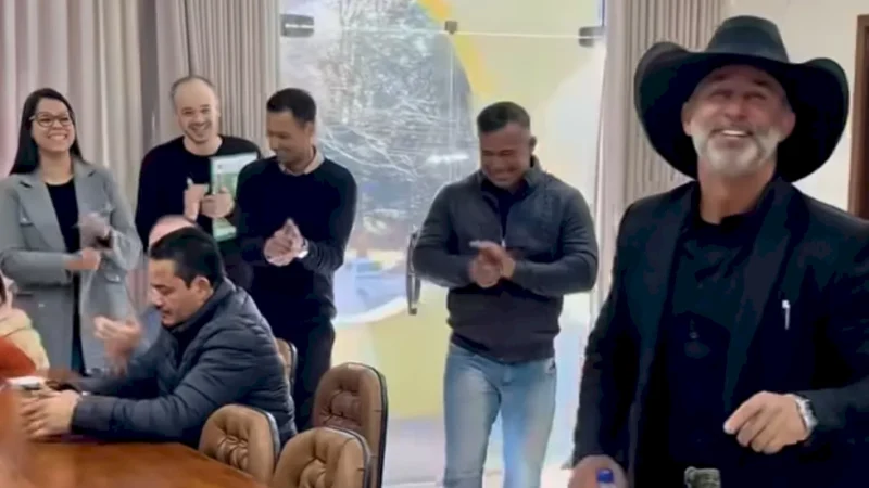 MPE quer multa para prefeito que recebeu e pagou salário irregular a vice e secretários