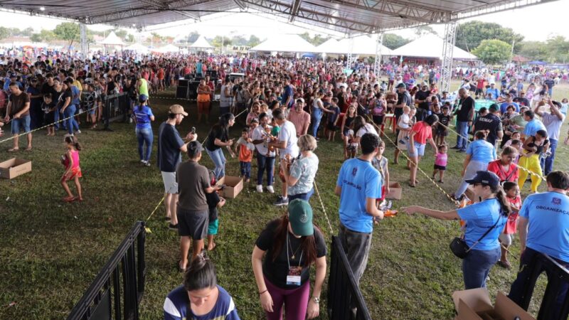 Festa da Páscoa atrai multidão e encerra com entrega de 2,5 mil ovos de chocolate