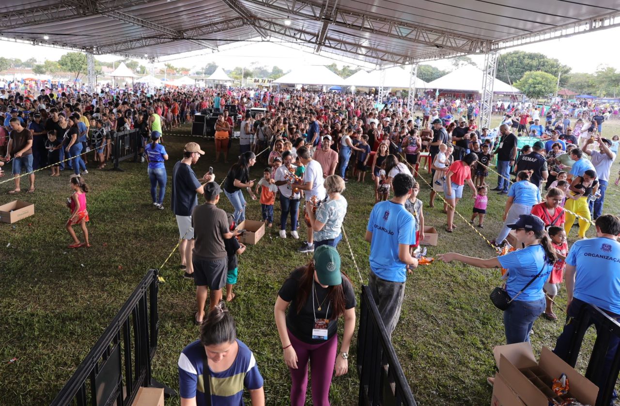 Festa da Páscoa atrai multidão e encerra com entrega de 2,5 mil ovos de chocolate