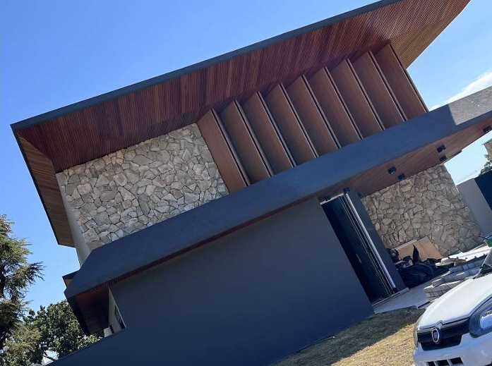 Desembargador do TJMS comprou cão, móveis e construiu mansão com dinheiro vivo, diz PF