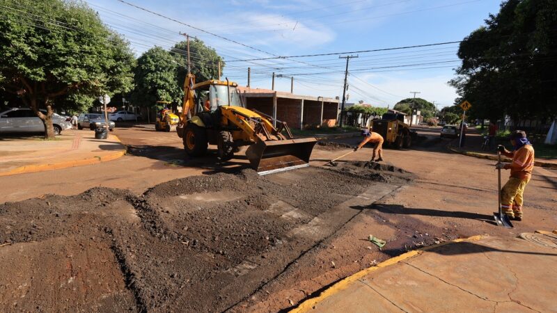 Prefeitura intensifica recuperação asfáltica e avança em quatro bairros de Dourados