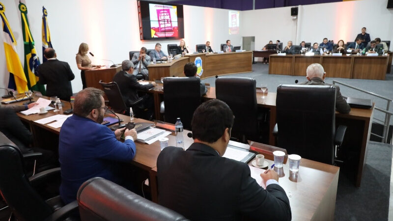 Em dia com 2 sessões, Câmara aprova reajuste salarial de 4,5% para servidores municipais