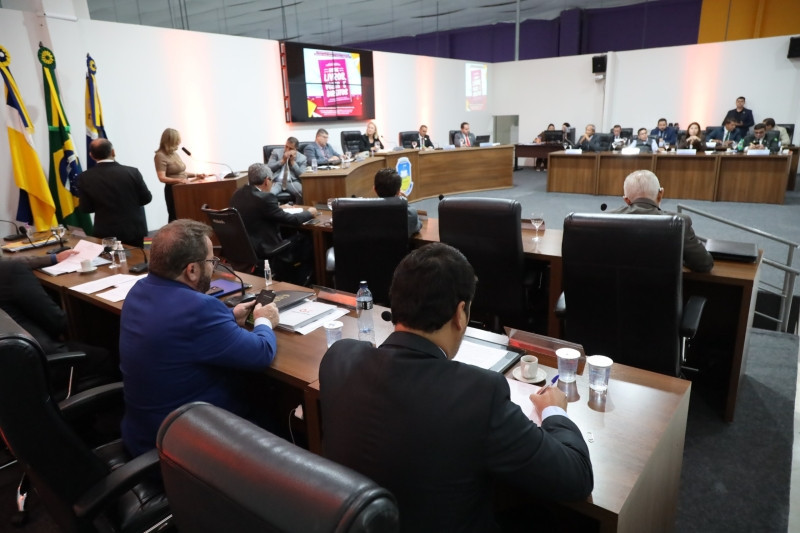 Em dia com 2 sessões, Câmara aprova reajuste salarial de 4,5% para servidores municipais