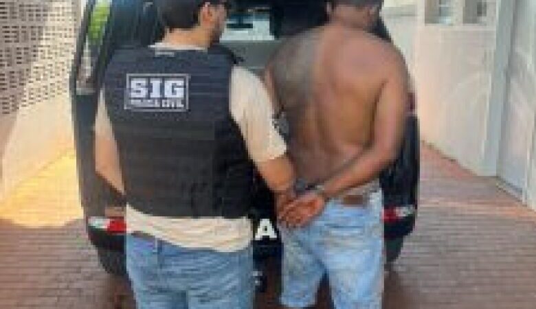 Homem atira em vítima dentro de bar, erra alvo e vai preso horas depois