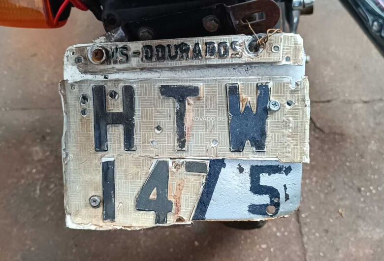 Após notar número de placa ‘improvisado’, Guarda recupera moto roubada com menor