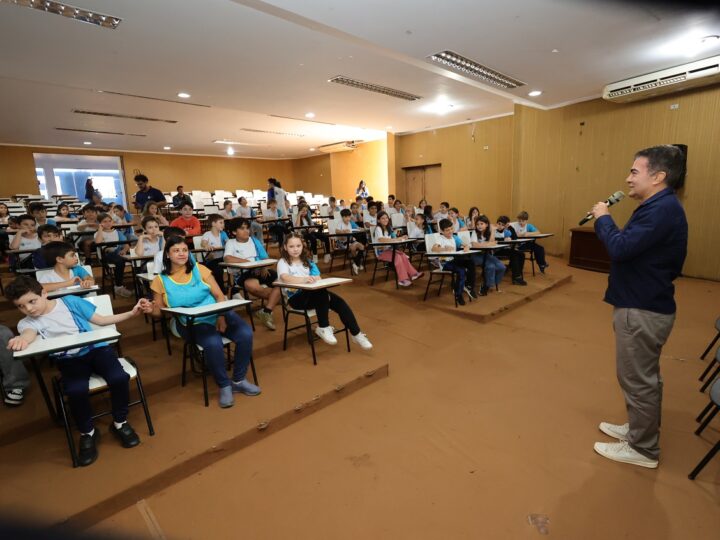 Estudantes conhecem rotina do prefeito e aprendem sobre cidadania em visita à Prefeitura de Dourados