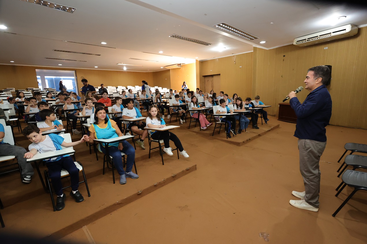 Estudantes conhecem rotina do prefeito e aprendem sobre cidadania em visita à Prefeitura de Dourados