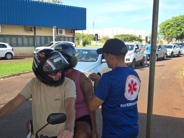 Drive-thru da vacina contra Chikungunya imunizou 405 pessoas no feriado