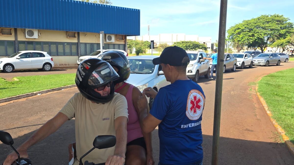 Drive-thru da vacina contra Chikungunya imunizou 405 pessoas no feriado