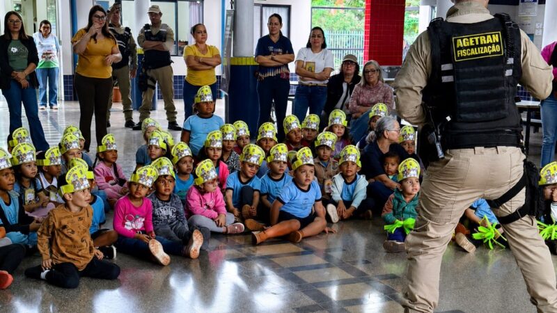 Prefeitura leva ações do Maio Amarelo para alunos do distrito de Vila Vargas