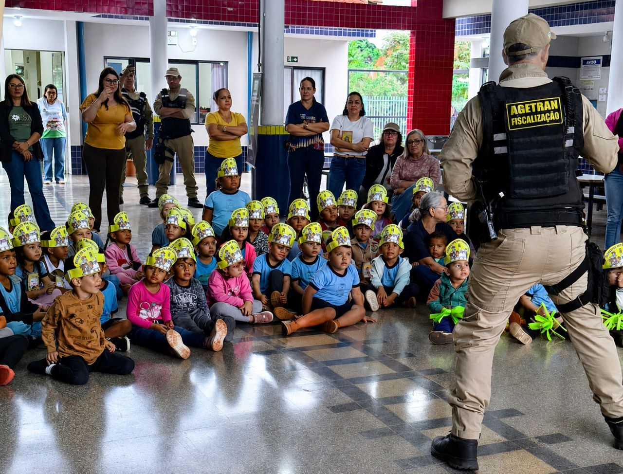 Prefeitura leva ações do Maio Amarelo para alunos do distrito de Vila Vargas