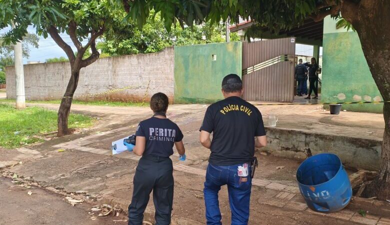 Trio desce de carro e atira várias vezes contra homem em Dourados