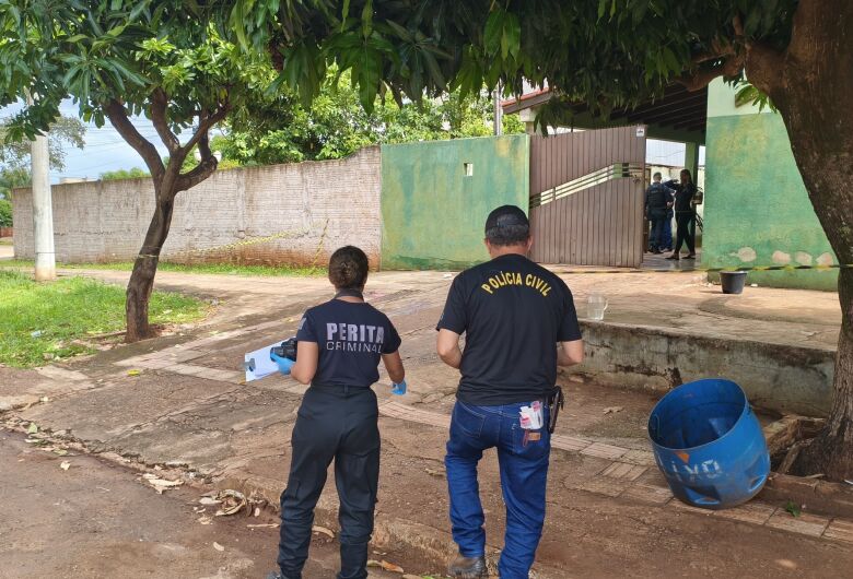Trio desce de carro e atira várias vezes contra homem em Dourados
