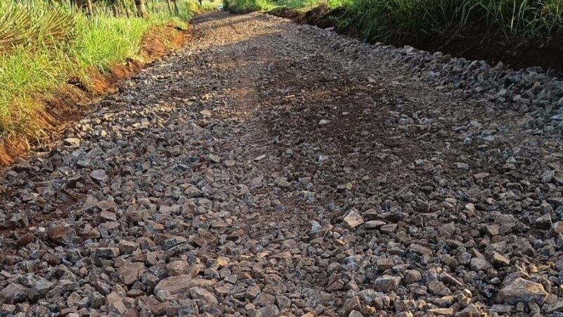 Prefeitura avança com cascalhamento em estradas vicinais da Reserva Indígena