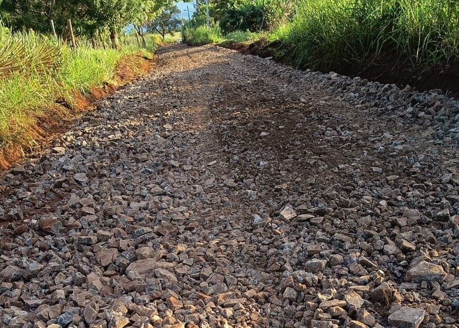 Prefeitura avança com cascalhamento em estradas vicinais da Reserva Indígena