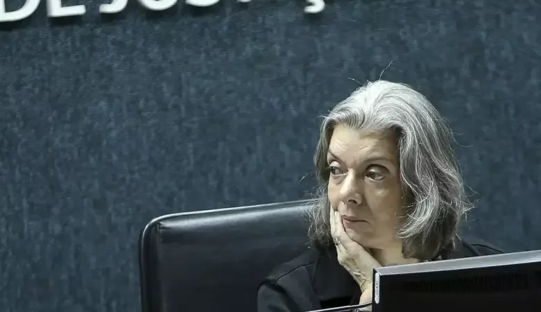 Cármen Lúcia vota por derrubar flexibilização da Lei da Ficha Limpa