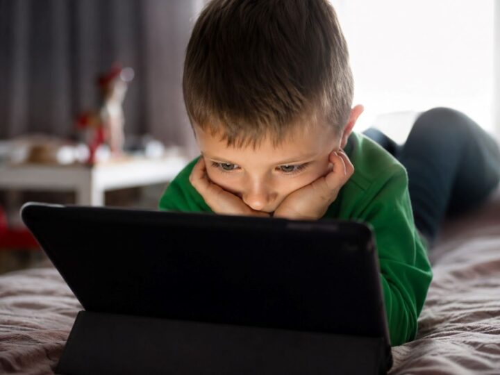Prefeitura e Conselho Tutelar debatem ECA Digital durante campanha Maio Laranja