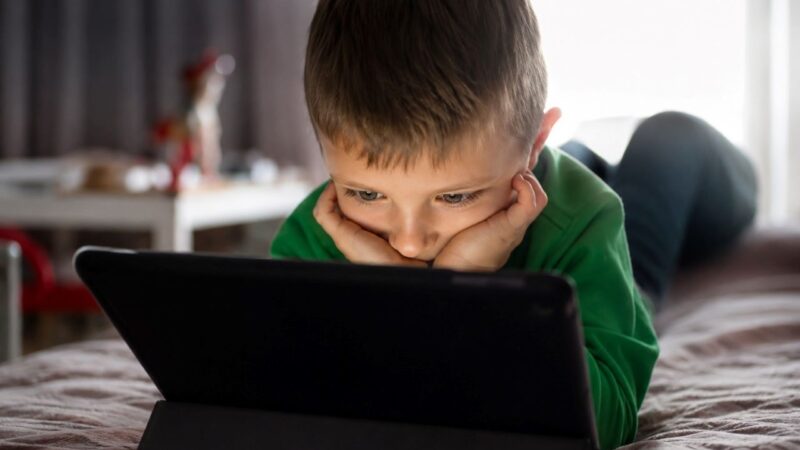 Prefeitura e Conselho Tutelar debatem ECA Digital durante campanha Maio Laranja