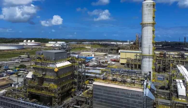 Refinarias da Petrobras operam com mais de 100% de capacidade; entenda