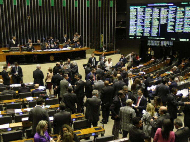 Congresso derruba vetos de Lula e autoriza cidades inadimplentes receberem verbas federais