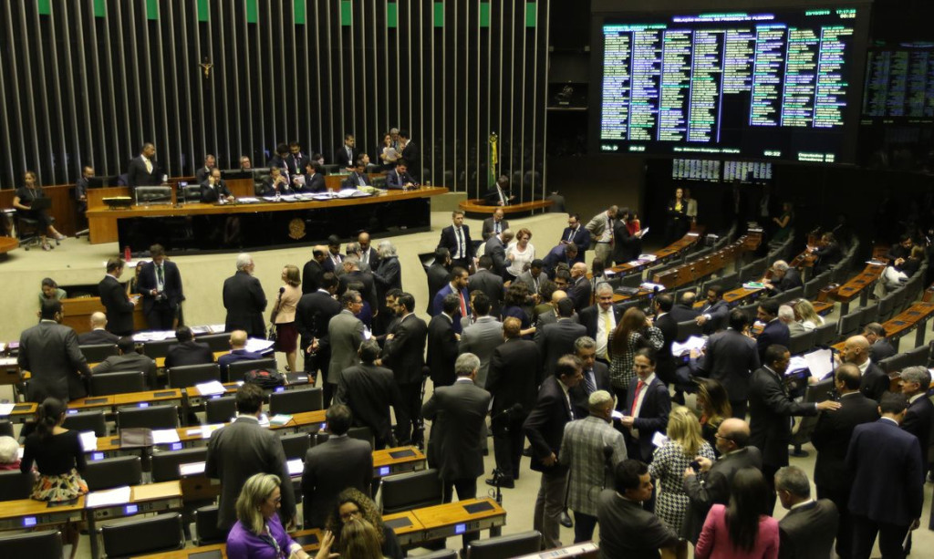 Congresso derruba vetos de Lula e autoriza cidades inadimplentes receberem verbas federais