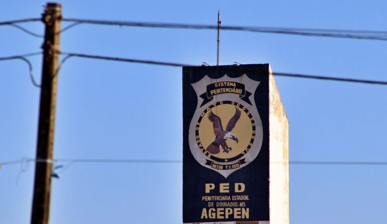 Pente-fino em raio da PED apreende cocaína, facas artesanais e celulare