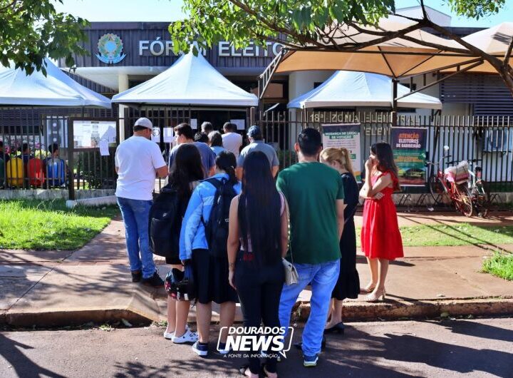 Perto do fim do prazo, eleitores lotam cartórios para poder votar em outubro