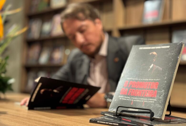 “O Promotor da Fronteira”: lançamento de livro reúne autoridades em Dourados