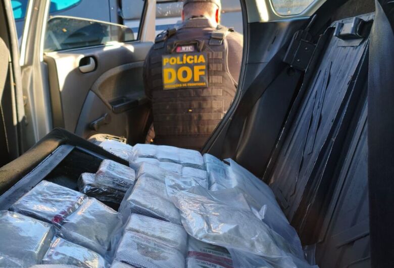 Homem é preso transportando haxixe marroquinho em fundo falso de veículo