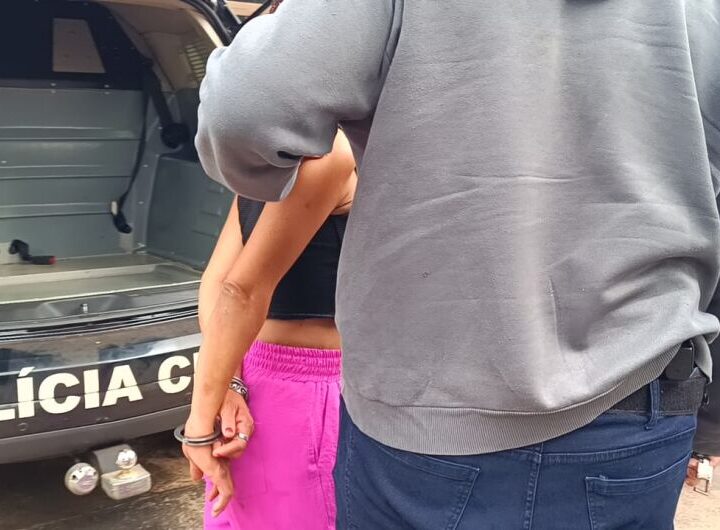 Mulher suspeita de incendiar banheiro com homem dentro é presa em Dourados