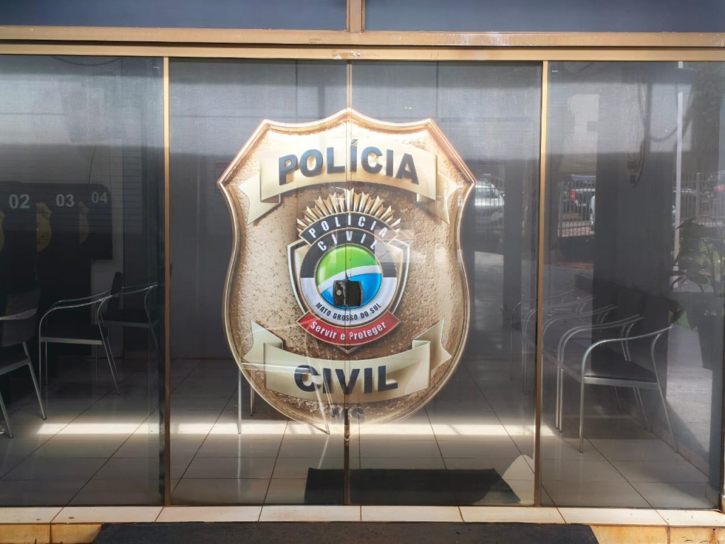 Jovem é preso com revólver após entrar em barbearia ao ver viatura em Dourados