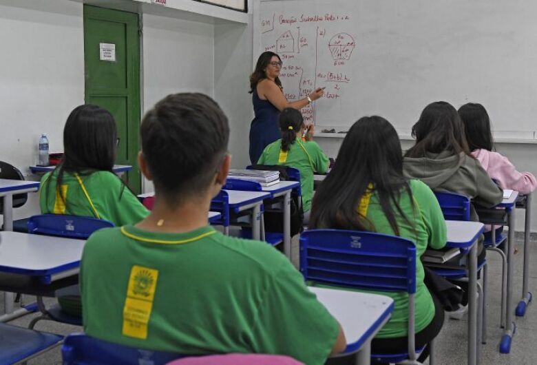 Instalação de câmeras em escolas da Rede Estadual é aprovada em 1ª